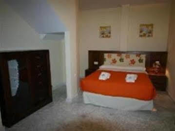 Mercader De Sedas Apartments *